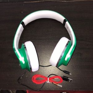Brand new Heineken wired headphones from MHS
